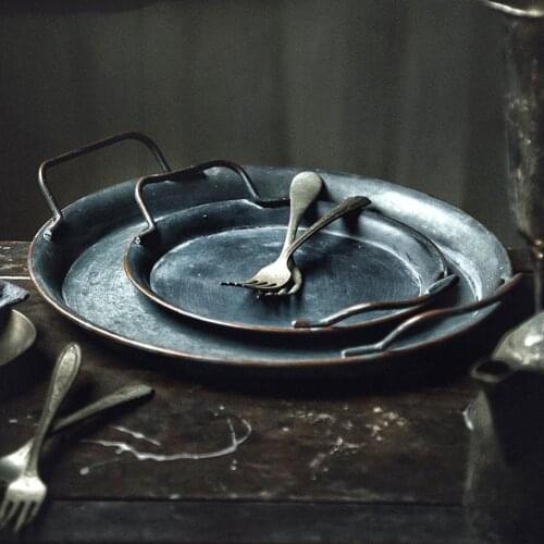 European Retro Metal Plate With Handle Round Wrought Storage Decoration Tray Handcrafted Bread Vintage Home N0T2