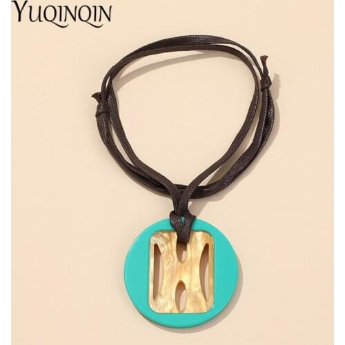 Vintage Fashion Acrylic Round Pendant Necklaces for Women 2021 Statement With Resin Big Chain Long Necklace Gifts Party Jewelry