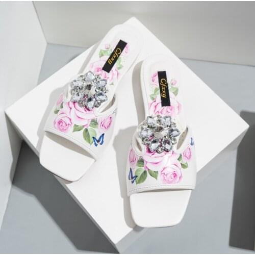 Fashion Women Sandals Summer Flowers Rhinestone Thick Heel Women Sandals Ethnic Style Embroidered Women Slippers Drop Ship