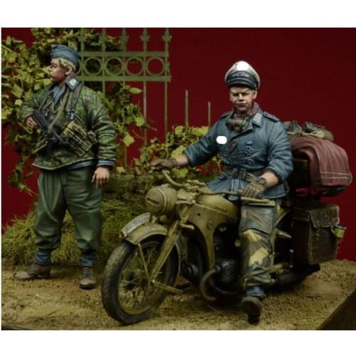 1/35 Two soldiers in World War II, No car, Resin kit Figure soldiers GK, Uncoated No colour
