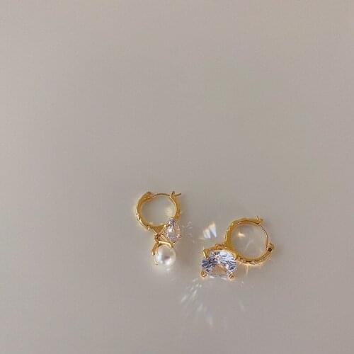 Origin Summer Unique Design Simulation Pearl Cubic Zircon Hoop Earring for Women Charming Gold Color Asymmetric Earring Jewelry