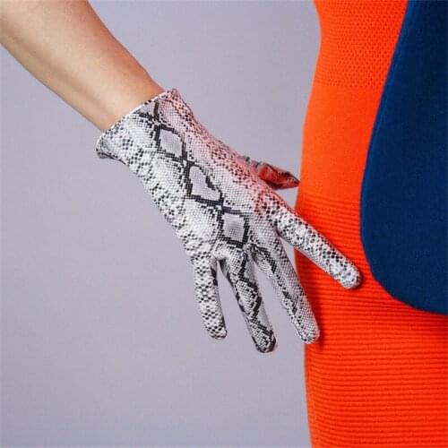 Fashion Ladies Gloves 21cm Patent Leather Ultra Short Simulation Leather PU Leather Gloves Bright Skin Python Pattern TB81