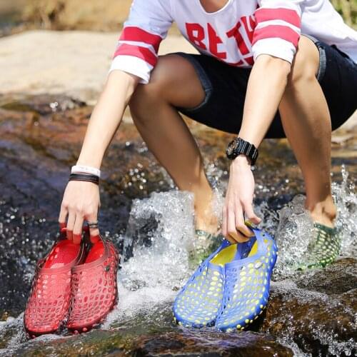 2021 New Summer Unisex Shoes Mens Outdoor Hollow Out Beach Water Flats Slip On Breathable Lightweight Sandals Zapatos Hombre