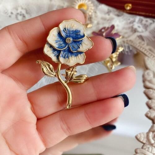 Painting warm season small fragrance style art simple fresh atmosphere elegant drop oil Enamel Brooch Pin accessories