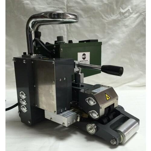 Hot-wedge welding machine for water harvesting geomembrane damliner