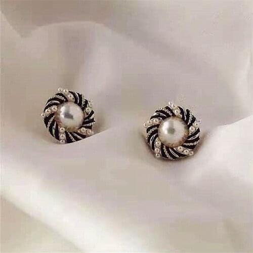 New Arrival Round Metal Women Vintage Stud Earrings Korean Retro Simple Elegant Fashion Korean Female Jewelry