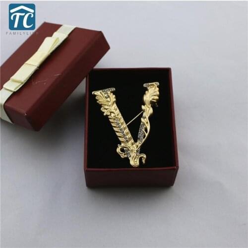 2PCS Badges on The Briefcase Brooches Bag Lapel Pin Badge Jewelry Gift for Friends Wedding V Letter Cubic Zirconia Brooches