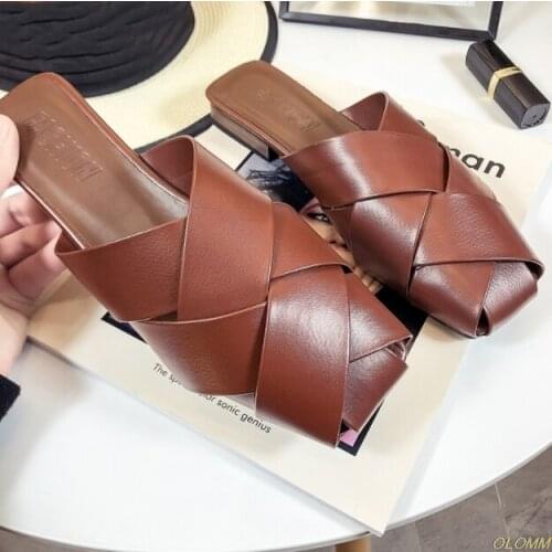 Wholesale Ladiess Summer Square Head Mules Females Leather Flat Bottom Leisure Beach Sandals Womens Fashion Chain