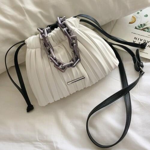 2021 New Luxury Designer Bucket Bag Drawstring With Thick Chain Ruffled Shoulder Bags Crossbody Bag Vintage Women Small Handbag