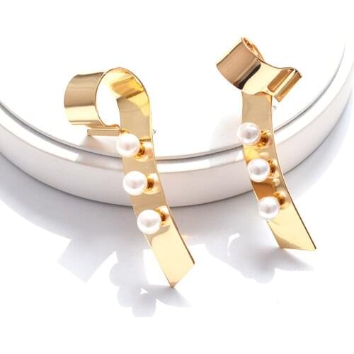 Hip-Hop Rock Distortion Spiral Pearl Earrings Female Fashion Street Snap Asymmetric Birthday Present Metal Stud Earrings