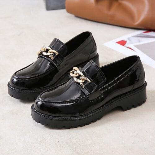 Autumn Women Fashion Flat Platform Shoes Quality Black Patent Leather Sewing Chain Decoration Round Toe Casual modern Ladies