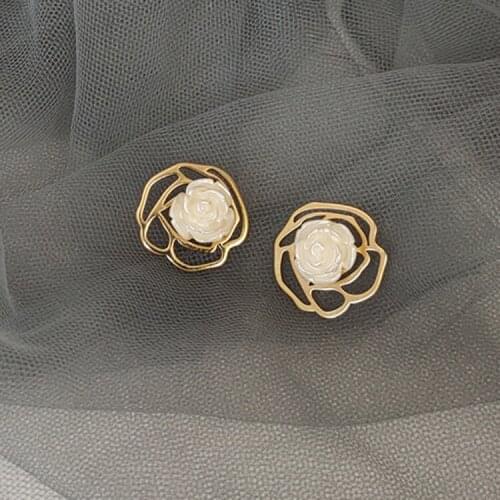 Autumn Winter Vintage Rose Flower Earrings Stud Earrings for Women Metal Fashion Statement Dangle Earring 2021 Trend Jewelry