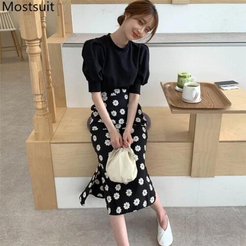 2020 Summer Korean Two Piece Sets Women Short Sleeve Tops + Daisy Printed Mermaid Long Skirt Suits Fashion Elegant Ladies Sets