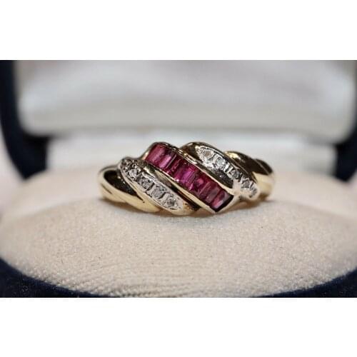 OLD ORIGINAL VINTAGE 14K GOLD NATURAL DIAMOND AND CALIBER RUBY DECORATED RING