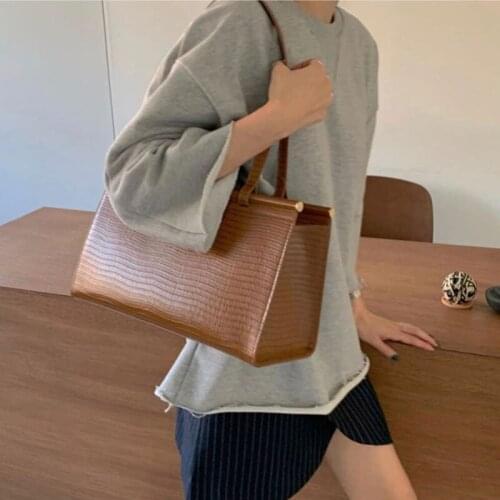 2021 INS Trendy Lizard Print Pattern Commuter Tote One Shoulder Bag Large Capacity Handbag Niche Design Underarm Bag