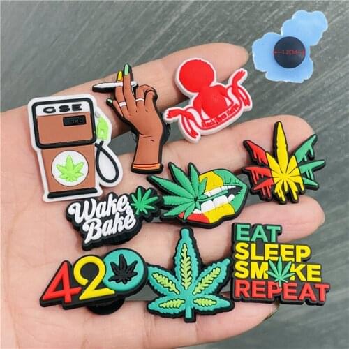 50pcs Wholesale PVC Leaf Wake Back Garden Shoes Accessories Fhshion Shoe Decorations Fit Croc Jibz Charm Backpack