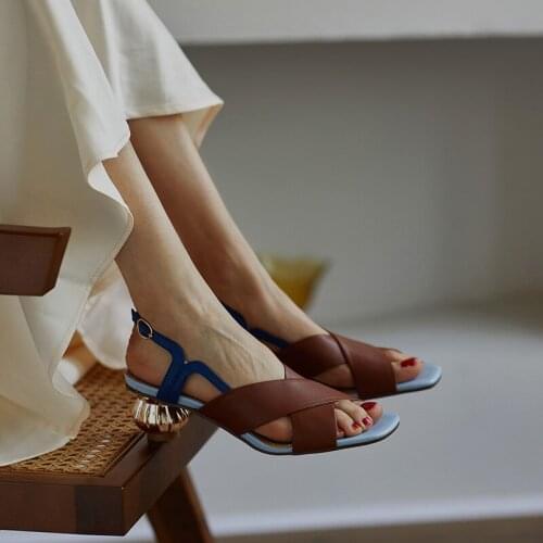 Flower bud heel sandals 2020 summer new cross strap middle heel retro wind sandals female wild fashion tide single shoes Z810