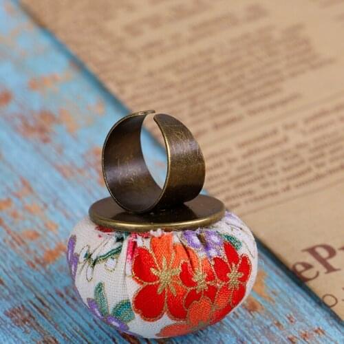 1PC Cute Ball Shaped DIY Craft Needle Pin Cushion Holder Sewing Kit Pincushions