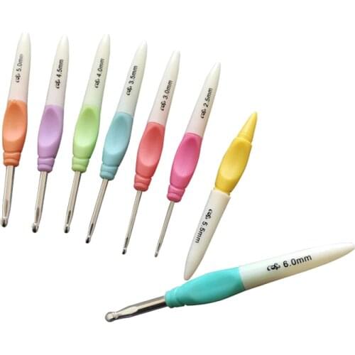 8Pcs/Set 2.5-6.0mm Crochet Hook Set Aluminum Ergonomic Crochet Needles with Colorful Soft Rubber Grip Cushioned Handles Needles