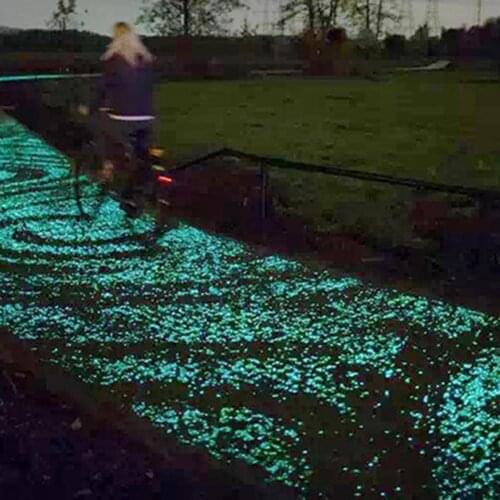 300Pcs Dark Aquarium Pebbles Non-radioactive Sunlight Absorb Decorative Walkways Garden Luminous Stones for Grass Land