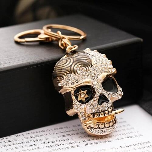 2021 new European and American diamond-studded creative metal skull keychain stereo hip hop car bag pendant 100pcs