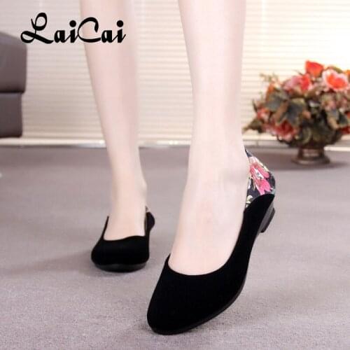 Old Beijing Cloth Shoe Womens Shoes Soft Bottom Low-Cut Wedge Heel Non-Slip Black All-Match Work Hotel Mom Shoes' Women