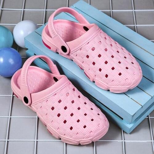 2021 Hot Sale Summer Cheap Clogs Men Red Woman Beach Sandals Casual Outdoor Slip On Man Garden Shoes Unisex Sandalias De Hombre