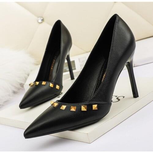 2021 NEW Autumn Ladies Shoes Fashion PU Women Pumps Novelty Rivet Bling Basic Pointed Toe Polka Dot Party Slip-On Sweet