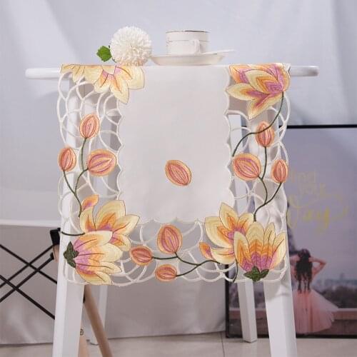 Home Decorative Hollow-Out Design Tulip Embriodered Rustic Yellow Color Table Runner For Wedding Party Christmas Dining Room