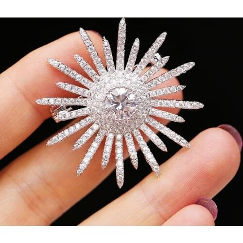 Copper Material With AAA Zircon Sunflower Brooches Luxury Snowflake Corsage Crystal Broch Pin for Women Girl Xmas Gift