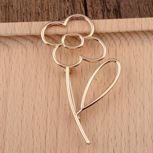Korean Gold Alloy Empty Flower Brooch Jewelry Luxury Cardigan Shawl Scarf Buckle Lapel Pin Fashion Wedding Clothing Accessories
