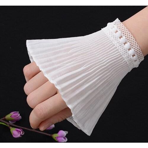 2020 Literary Fresh Women Floral Lace Horn Cuff Imitation Pearl Button Fake Sleeve