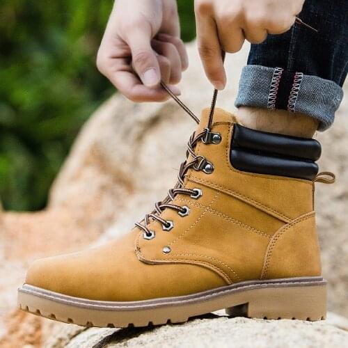 2020 New womens autumn and winter new Martin boots, womens cotton boots, plush thermal boots, riveted womens boots size 39-46