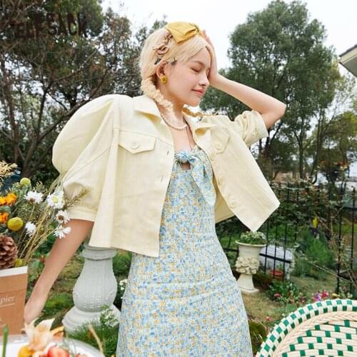 ELFSACK Solid Pure Single Breasted Oversize Women Denim Jacket,2021 Summer Puff Sleeve Casual Korean Ladies,Daily Short Outwear