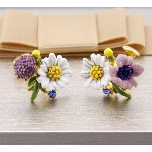 2021 New Korean Daisy Stud Earrings For Women Fashion Asymmetry Sun Flower Girls Earrings Summer Trendy Plant Party Jewelry
