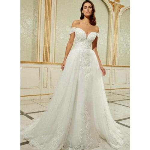 Floor Length Lace Appliques Sweep Train Long Sleeve V-Neck Wedding Dress Backless Backless Bridal Gowns Stunning High Quality