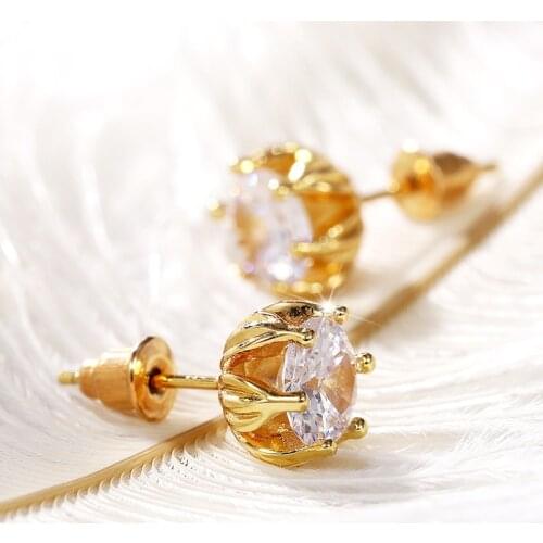 Huitan Romantic Flower Setting CZ Stud Earrings for Women AAA Crystal Cubic Zirconia Elegant Female Earring Fashion Jewelry New