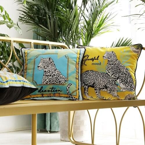 2pcs Throw Pillow Covers Leopard Pattern Tropical Crowned Crane Velvet Cushion Covers 18 X 18 Inch Europe Home Decoration