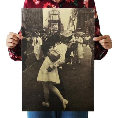 Classic Vintage Victory Kiss Poster World War II Kraft Paper Bar Wall Decor Painting Wall Sticker Room Decoration Stickers