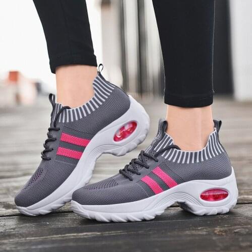 Fashion Running Shoes Women Lightweight Platform Sneakers Casual Shoes Outdoor Sports Shoes Breathable Mesh Comfort