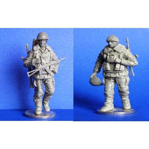 2 modern Russian soldiers need to assemble and paint by themselves 1:35
