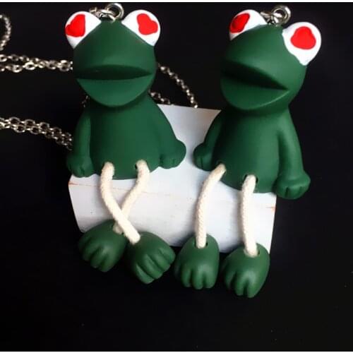 Cute Cartoon Long Legs Frog Pendant Necklace Girl Kawaii Red Heart Eyes Frog Doll Necklaces for Women Funny Resin Dangle Jewelry