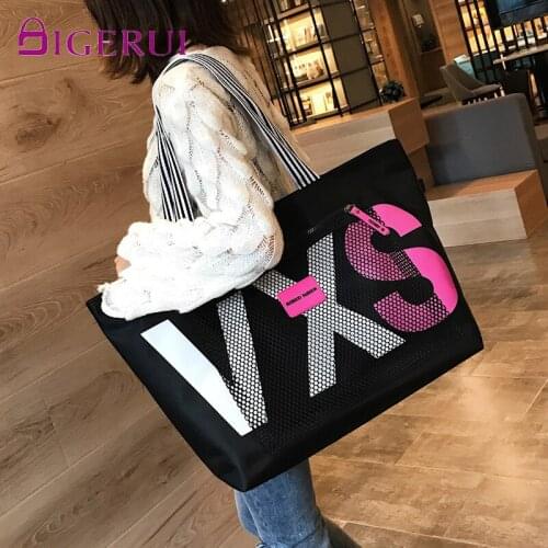 FLYING BIRDS Women's Beach Bags