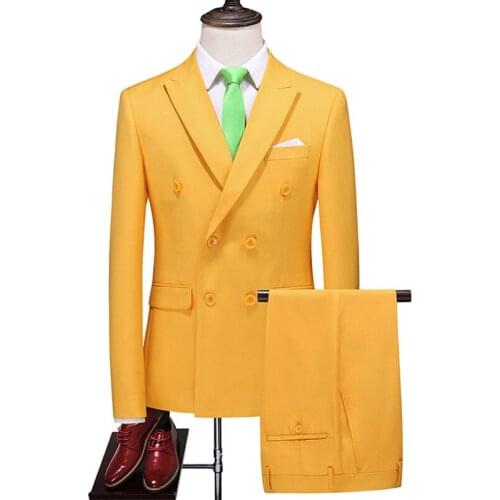 New mens suit. The fashionable yellow suit. Slim double breasted wedding dress. Host costume. The groom clothing