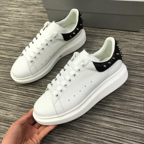 2021 New Luxury Brand Designer Womens Sneakers Rivets Decor Platform White Genuine Leather Casual Shoes Lace-up Breathable Shoe