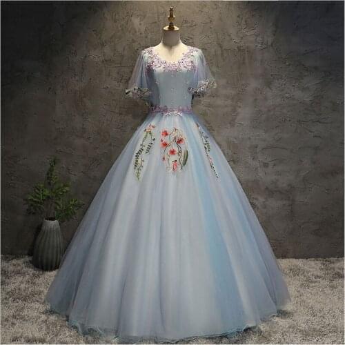Luxury Embroidery Appliques Quinceanera Dresses Elegant V-neck Ball Gown Vintage Cap Sleeve Party Prom Formal Dress