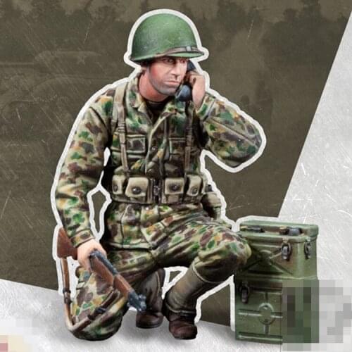 1/35 Resin Model figure GK Soldier RADIO OPERATOR US ARMORED INFANTRY WWII Military theme Unassembled and unpainted kit
