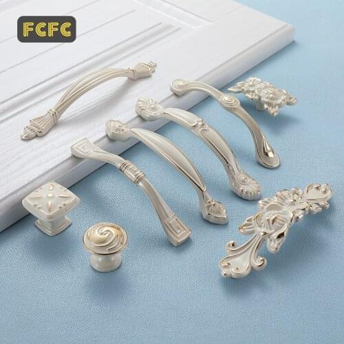 FCFC European Ivory White Handle Drawer Closet Gold Handle Cabinet Door Cabinet Invisible Door Handle Modern Pulls Hole Konb