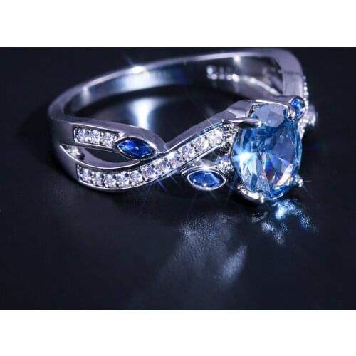 Huitan Cirrus Twist Winding Design With Cute Leaves Women Rings With Brilliant Sky Blue Cubic Zircon Stone Female Jewelry Ring