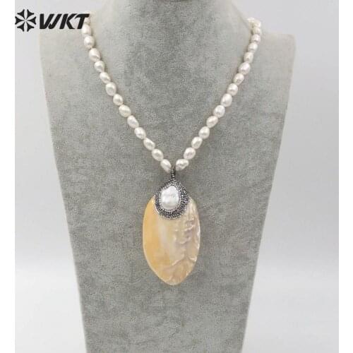 WT-JN088 Natural Pearl Shell Necklace Big Leaf Shape Shell With Rhinestone Pave with Pearl Chain Necklace Jewelry